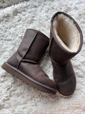 Ugg